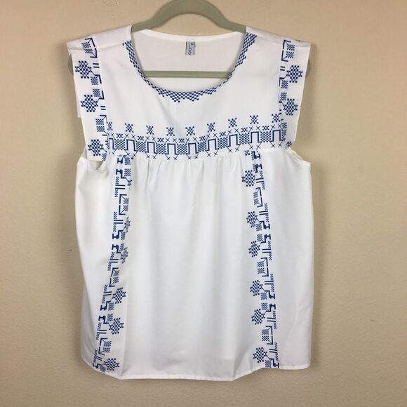 Miss Look White and Blue Peasant Top Size Medium - Picture 1 of 4